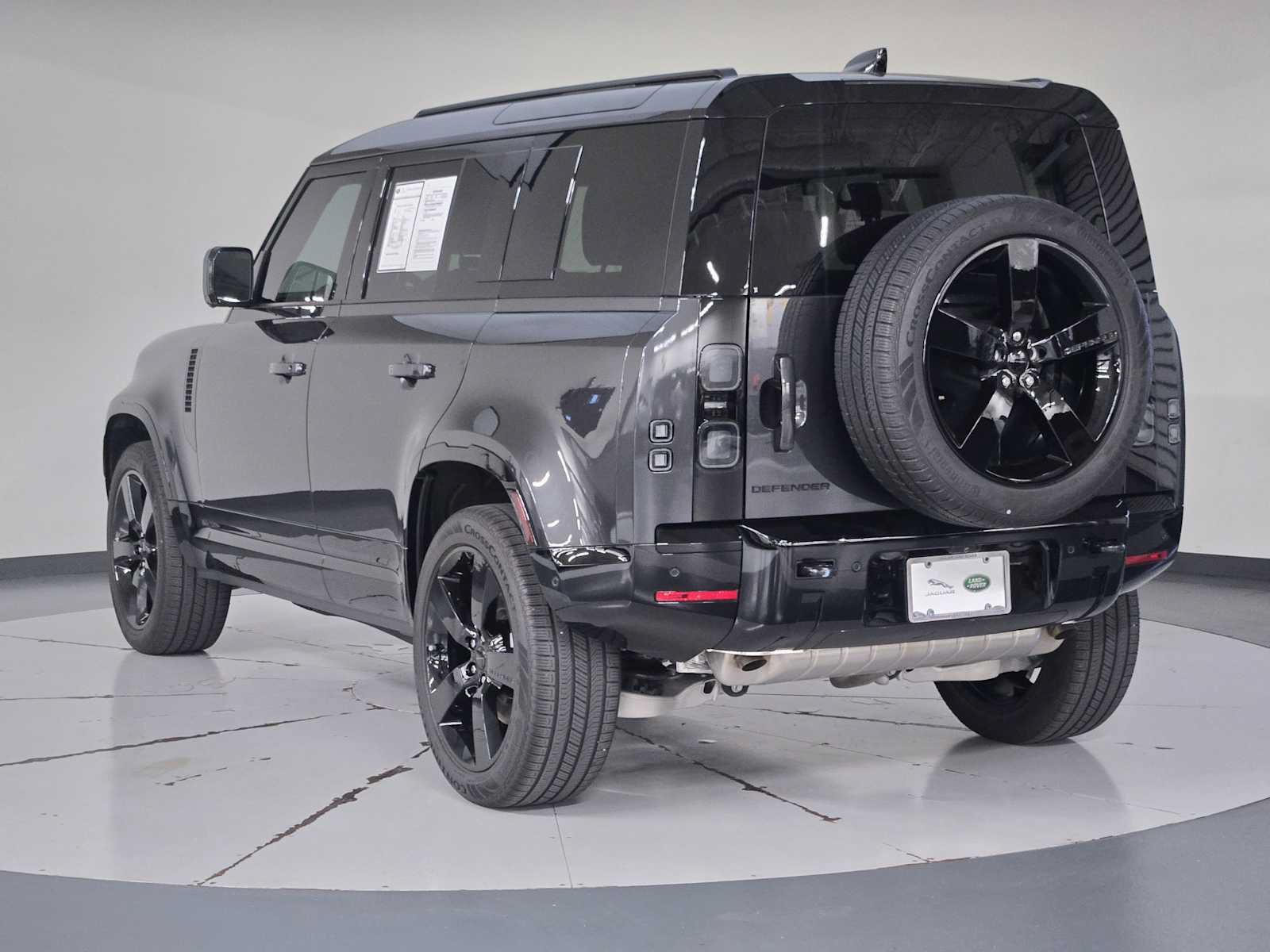 Used 2026 Land Rover Defender 110 X-Dynamic SE AWD/4WD image 6