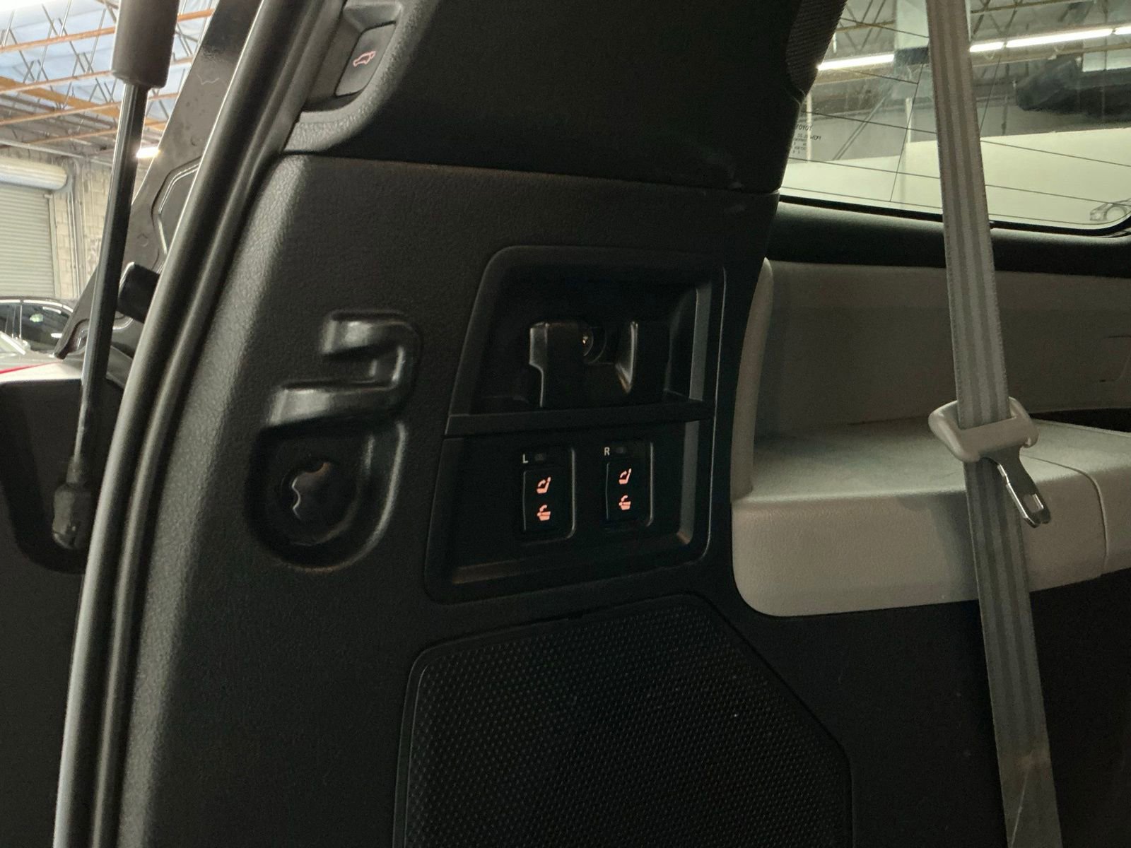 Used 2013 Toyota Sequoia Platinum w/ Preferred Accessory Pkg image 18