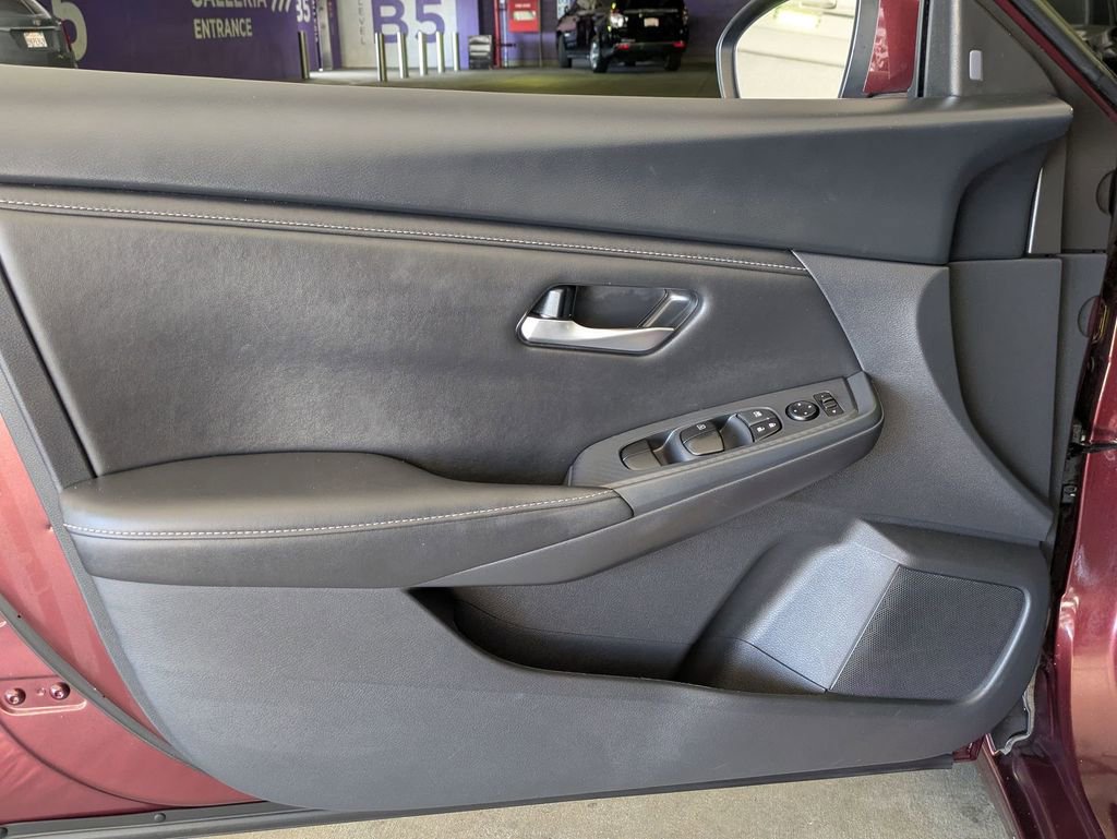Used 2025 Nissan Sentra SV FWD image 11