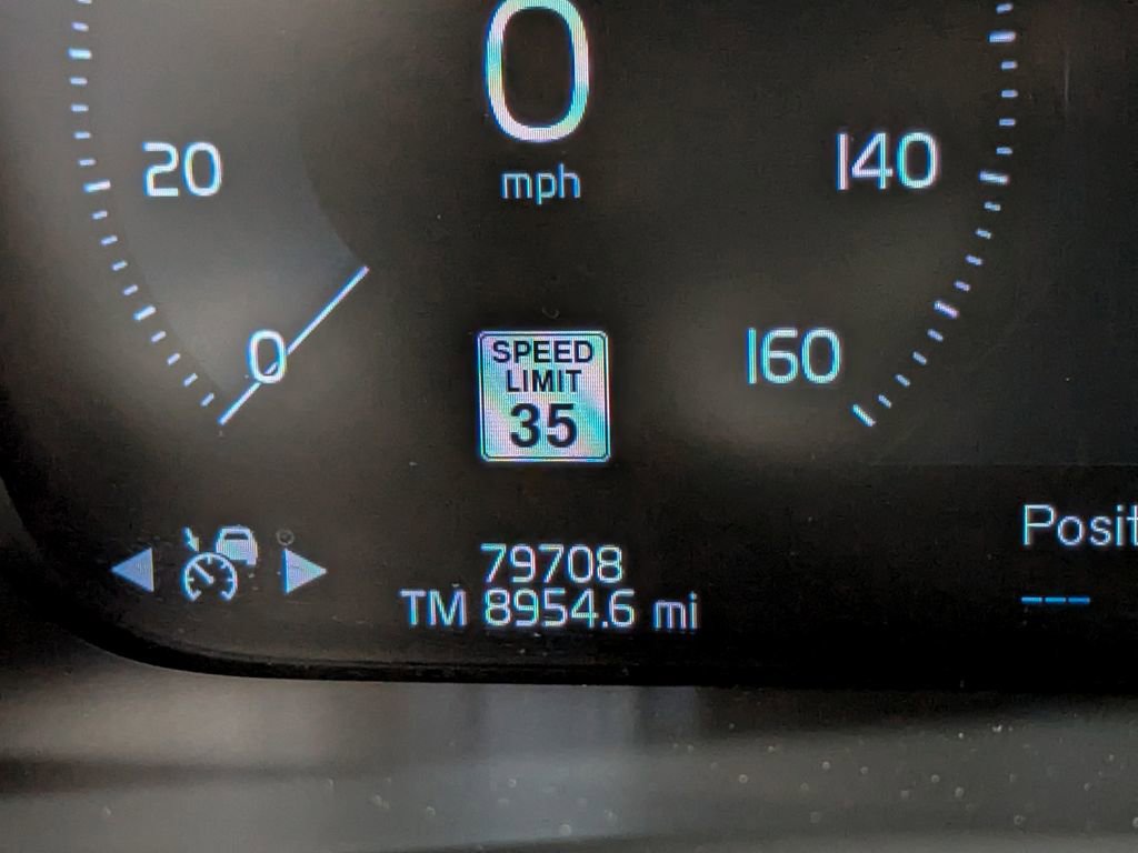 Used 2016 Volvo XC90 T6 Momentum w/ Momentum Plus Package image 33