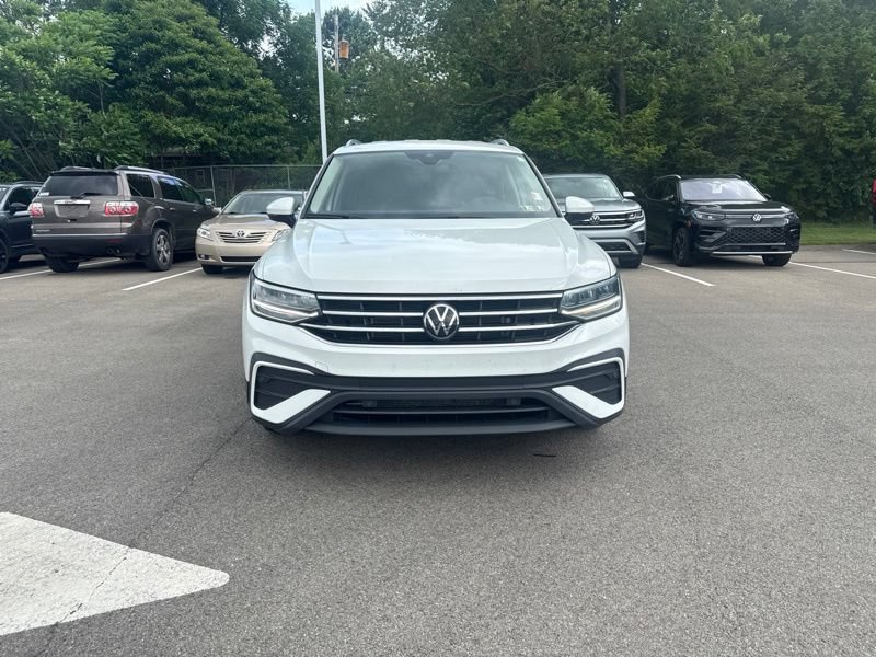 Used 2024 Volkswagen Tiguan SE FWD image 2
