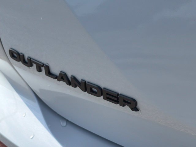 New 2026 Mitsubishi Outlander LE FWD image 14