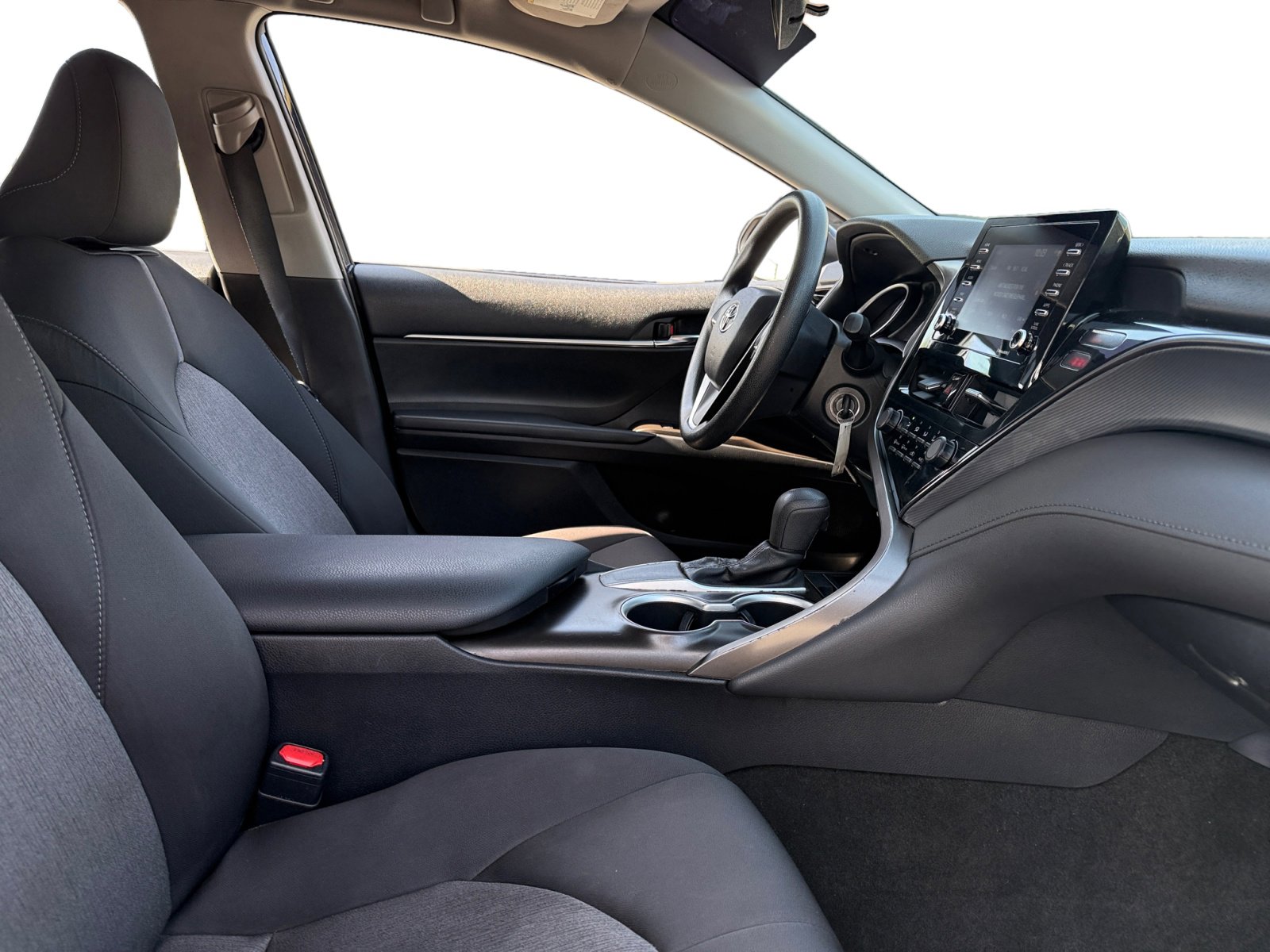 Used 2021 Toyota Camry LE image 14