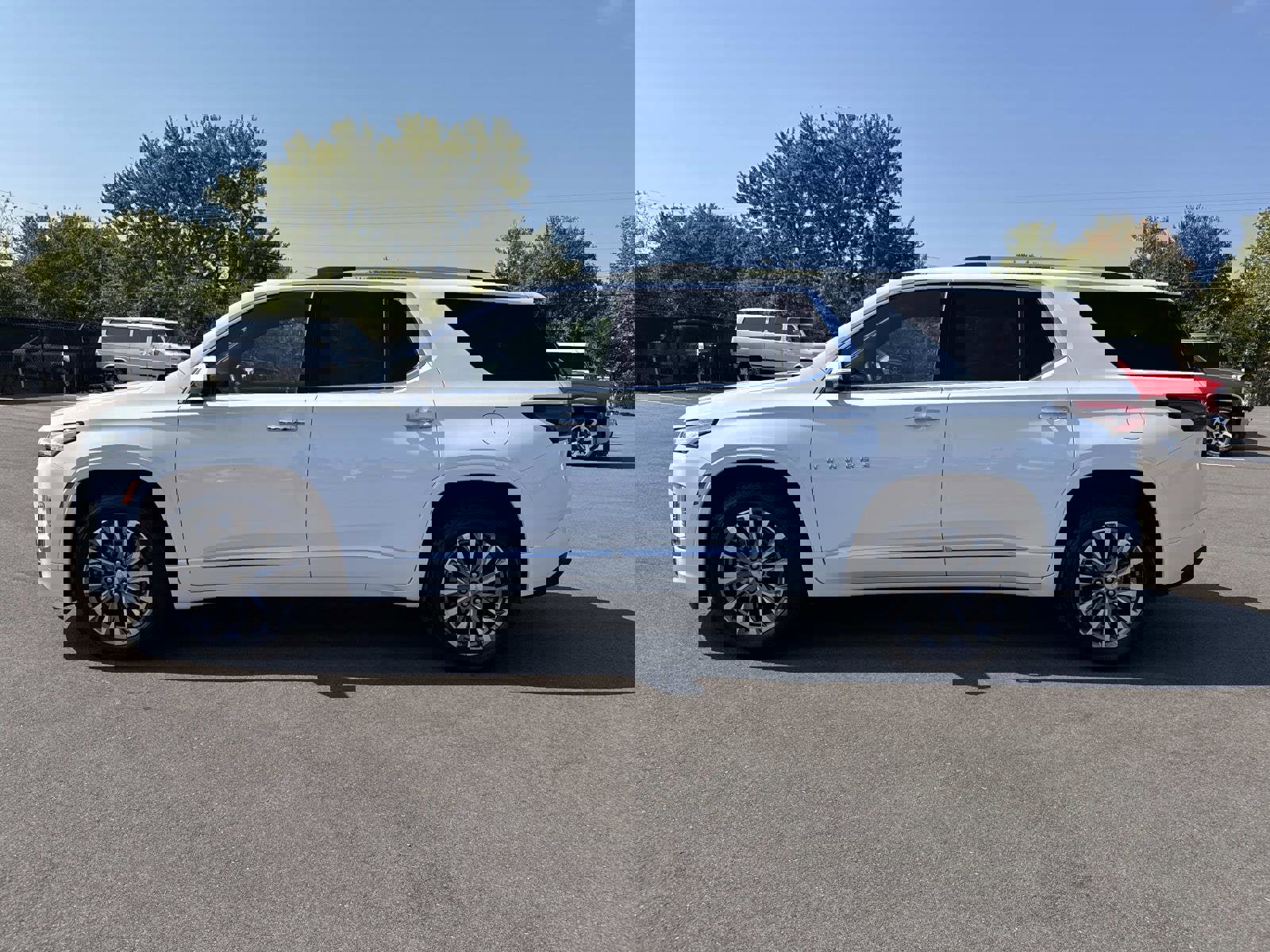 Certified 2023 Chevrolet Traverse Premier w/ LPO, Floor Liner Package image 18