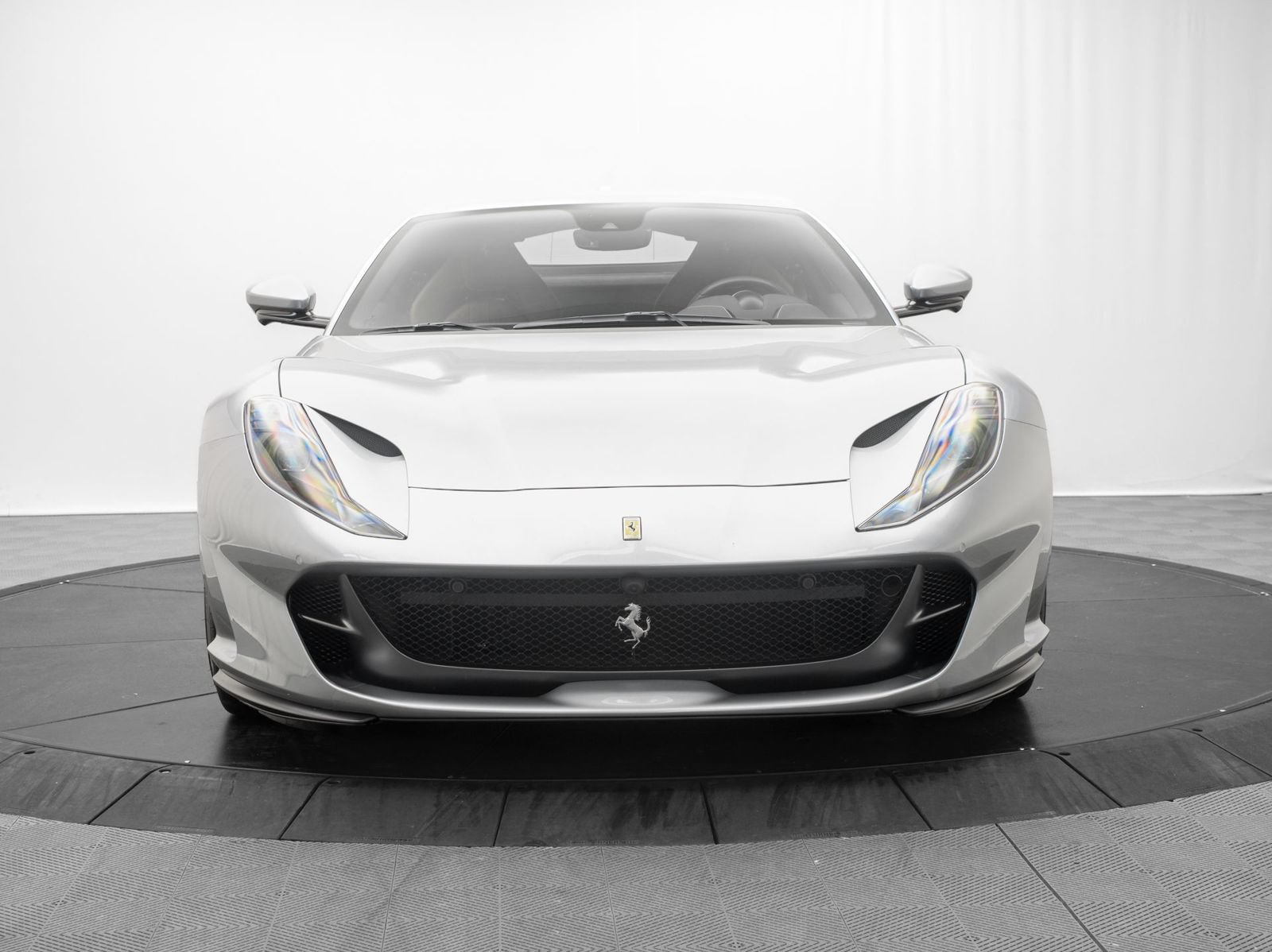 Used 2020 Ferrari 812 Superfast RWD image 2