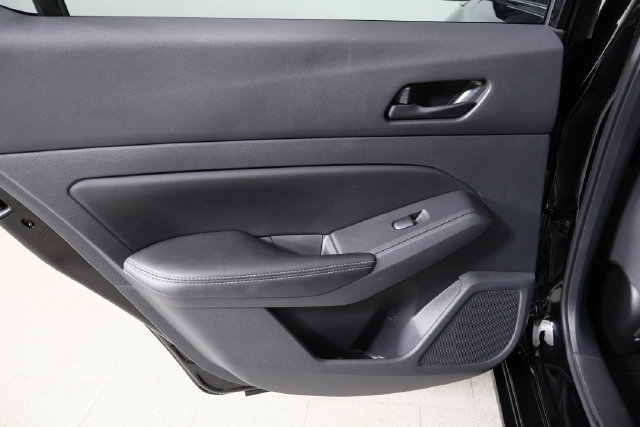 Used 2025 Nissan Altima 2.5 SV FWD image 13