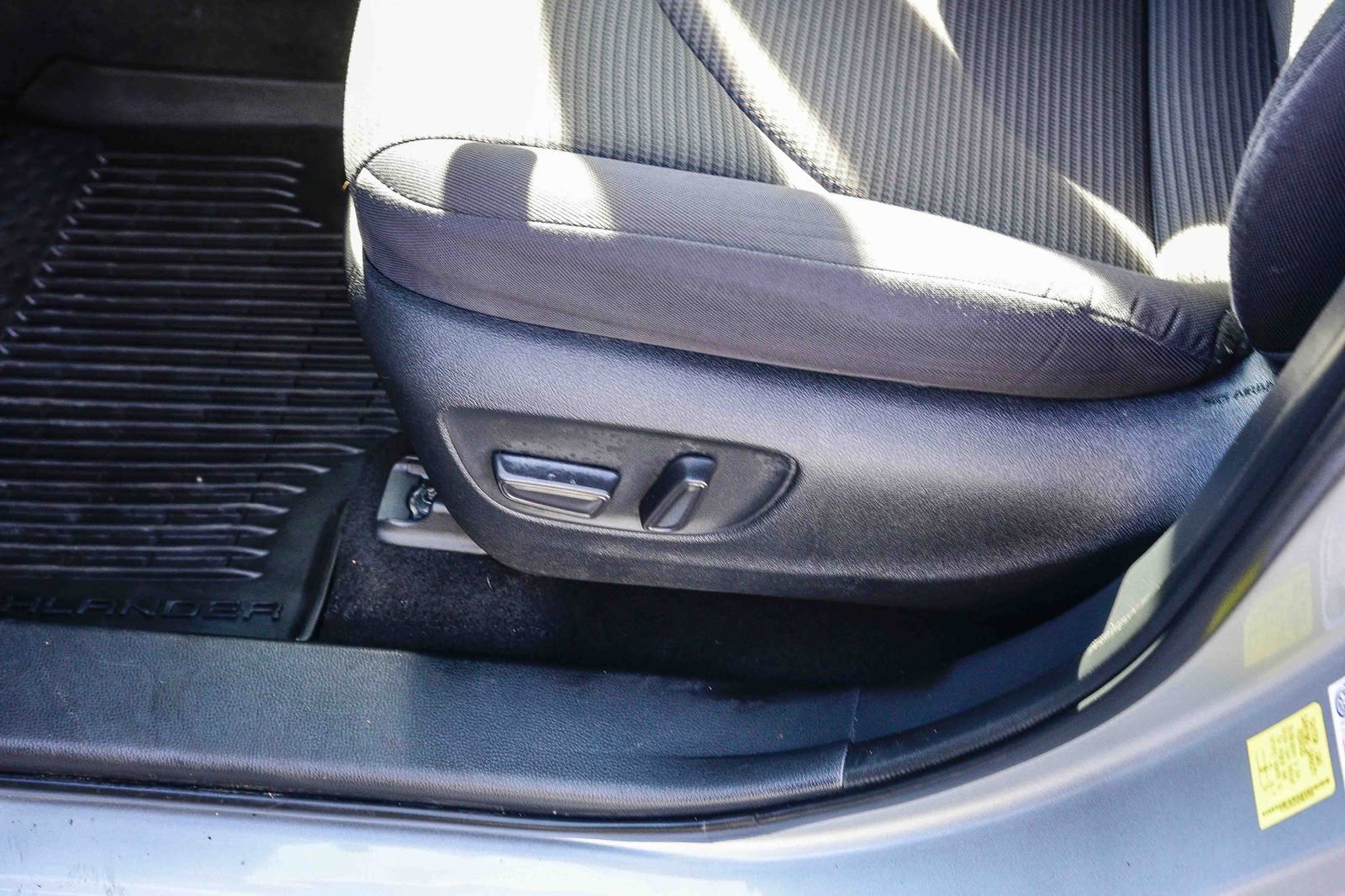 Certified 2023 Toyota Highlander LE image 24