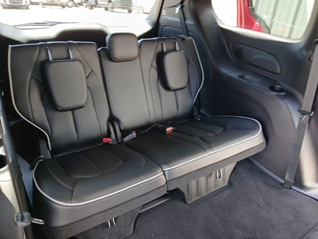 New 2027 Chrysler Pacifica Limited FWD image 14