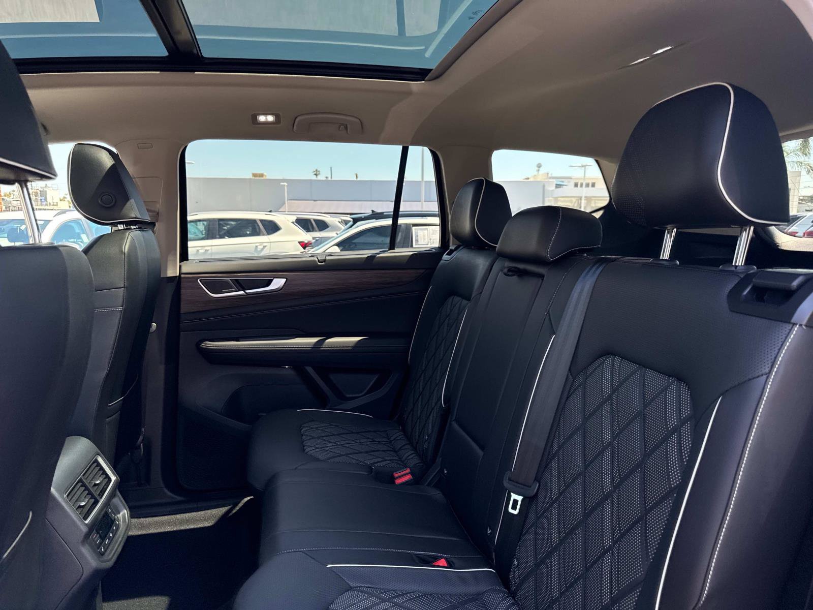 Certified 2025 Volkswagen Atlas SEL Premium R-Line AWD/4WD image 14