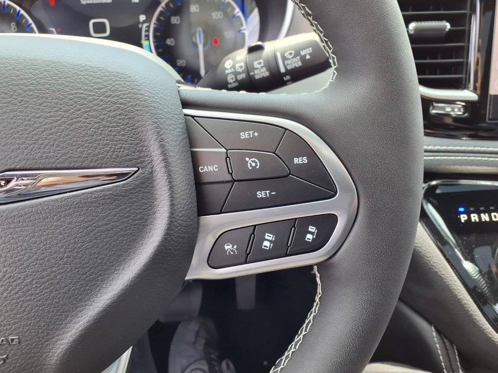New 2026 Chrysler Pacifica Limited w/ Uconnect Theater Family Group FWD image 13