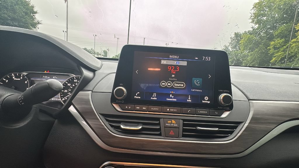 Used 2025 Nissan Altima 2.5 SV FWD image 19