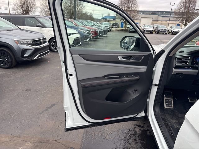 New 2026 Volkswagen Atlas Peak Edition image 9