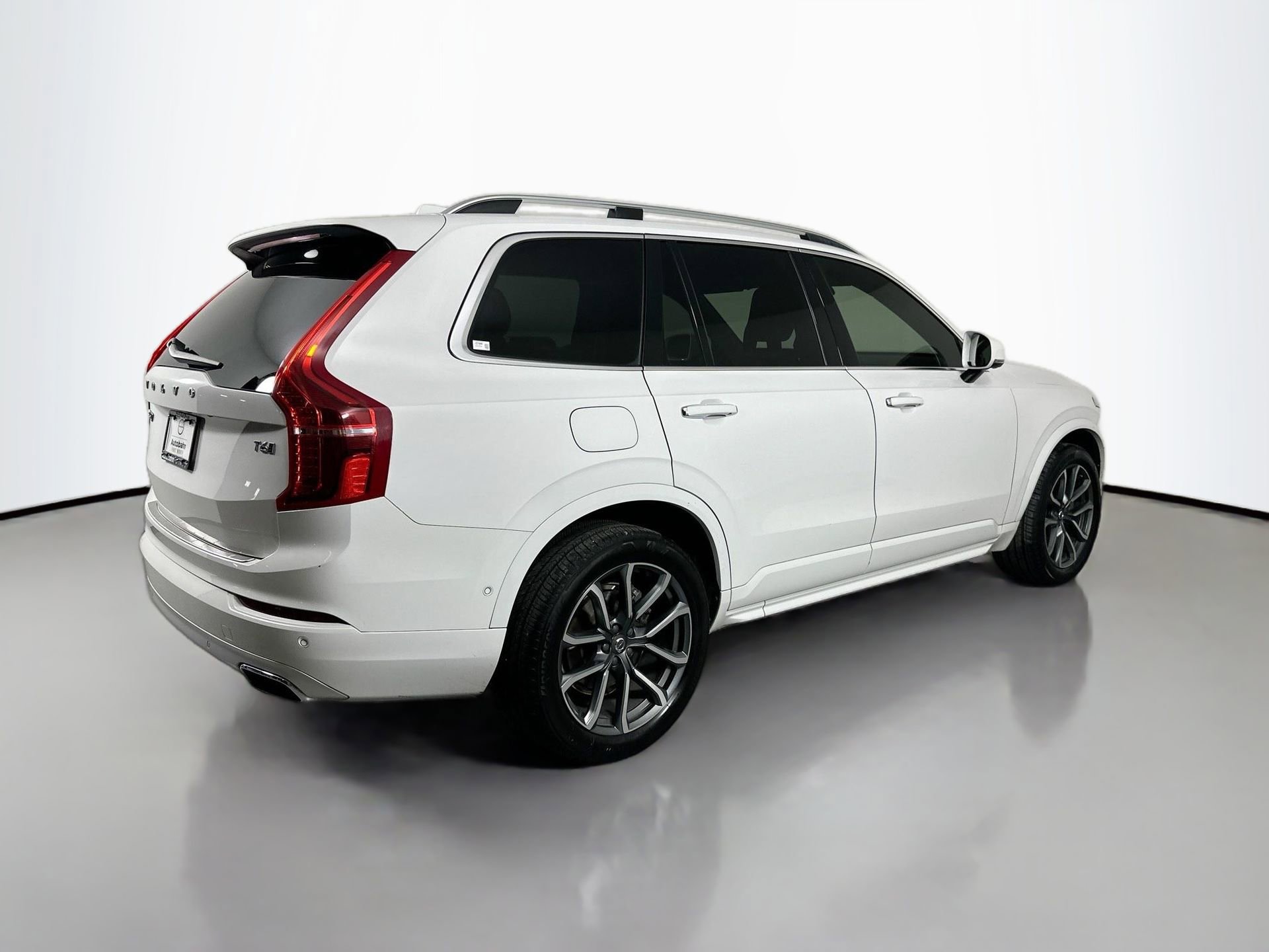 Used 2018 Volvo XC90 T6 Momentum w/ Convenience Package image 6