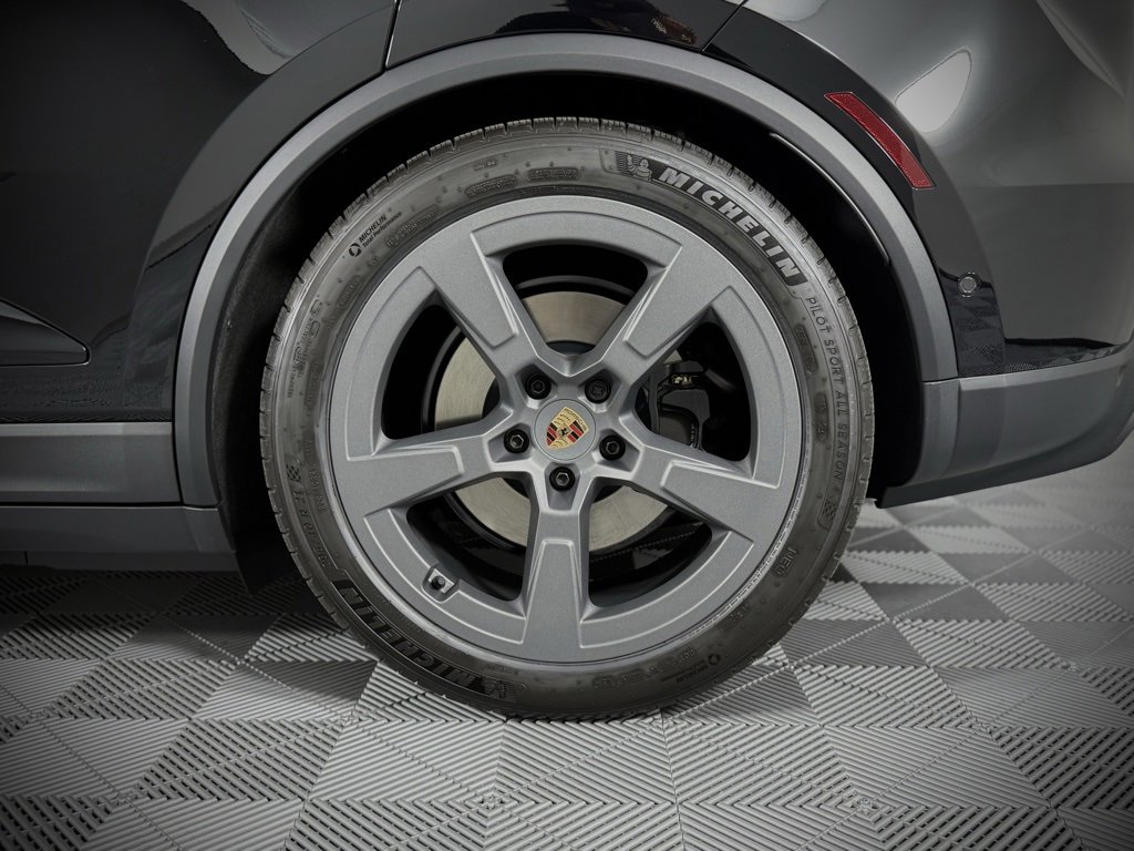 New 2025 Porsche Macan 4 Electric image 16