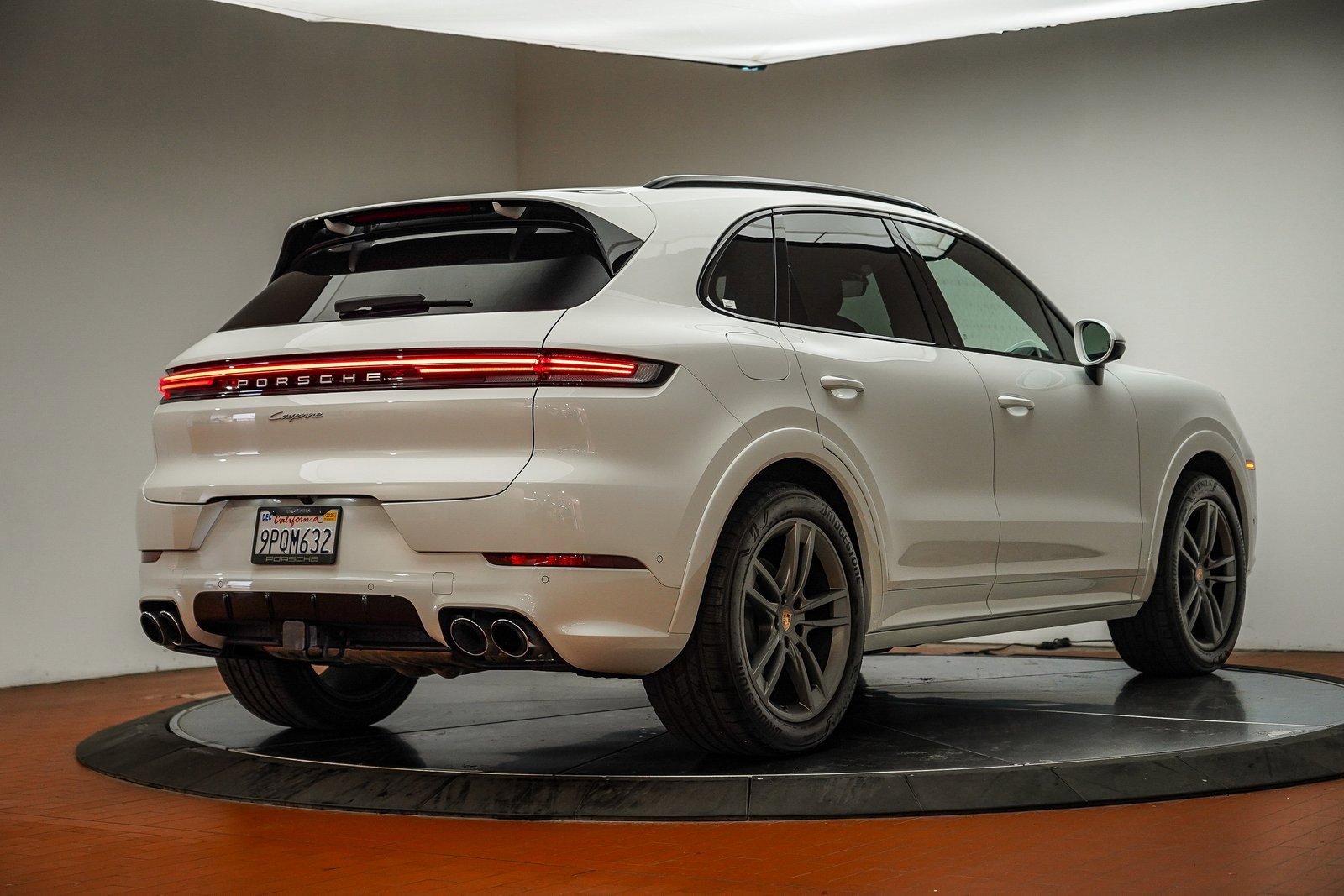 Used 2025 Porsche Cayenne image 11