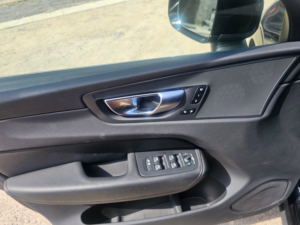 Certified 2023 Volvo XC60 B5 Plus image 20