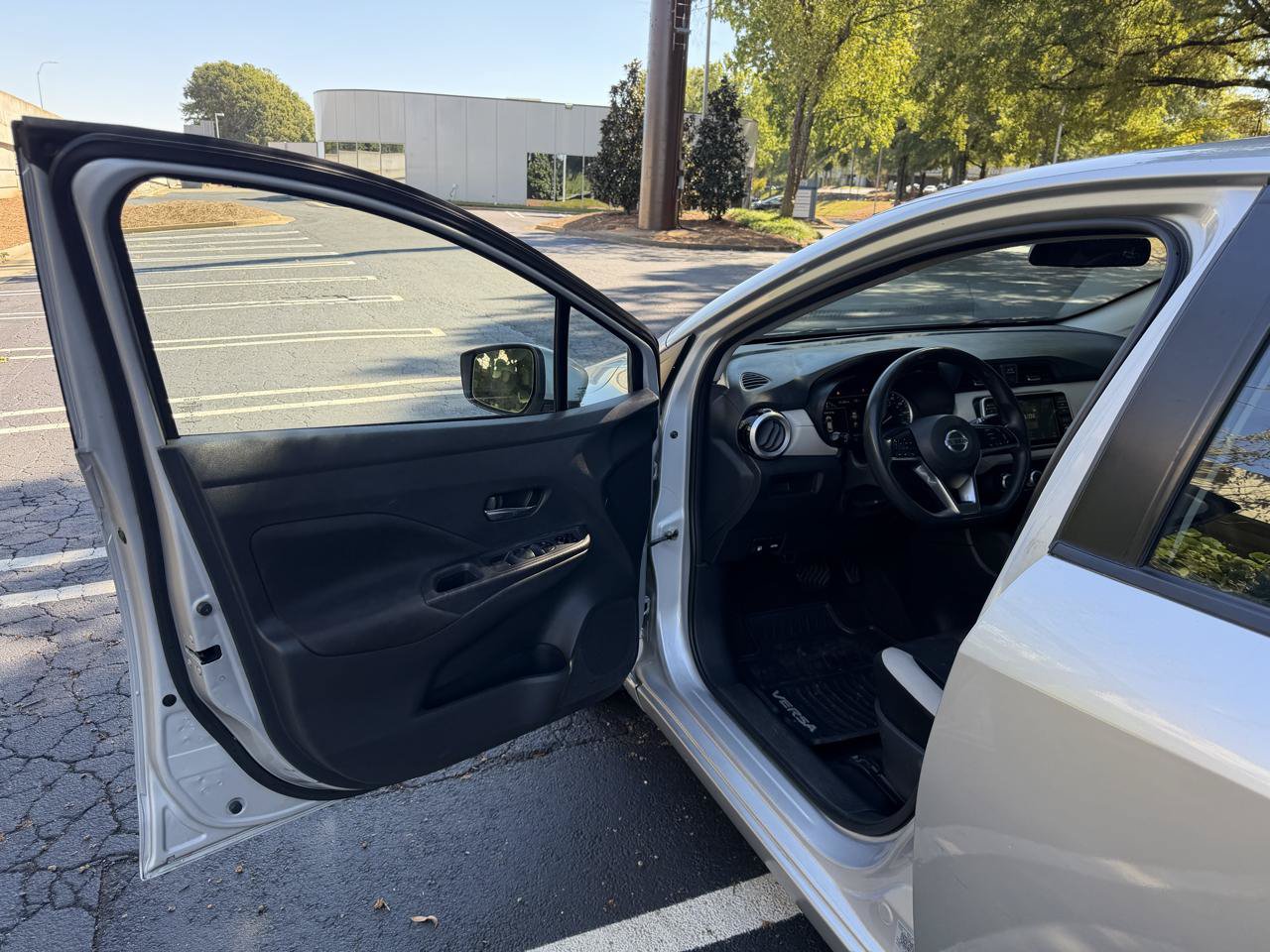 Used 2021 Nissan Versa SV FWD image 9