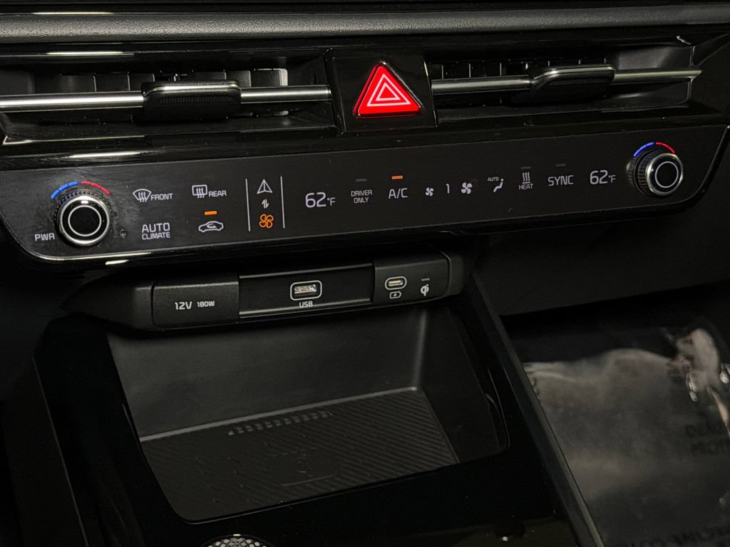Certified 2024 Kia Niro Wind w/ Wind Preserve Package FWD image 32