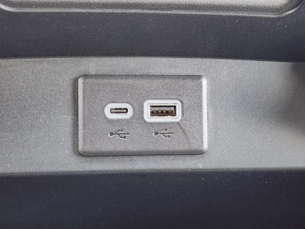 Used 2025 Chevrolet Suburban LT RWD image 35