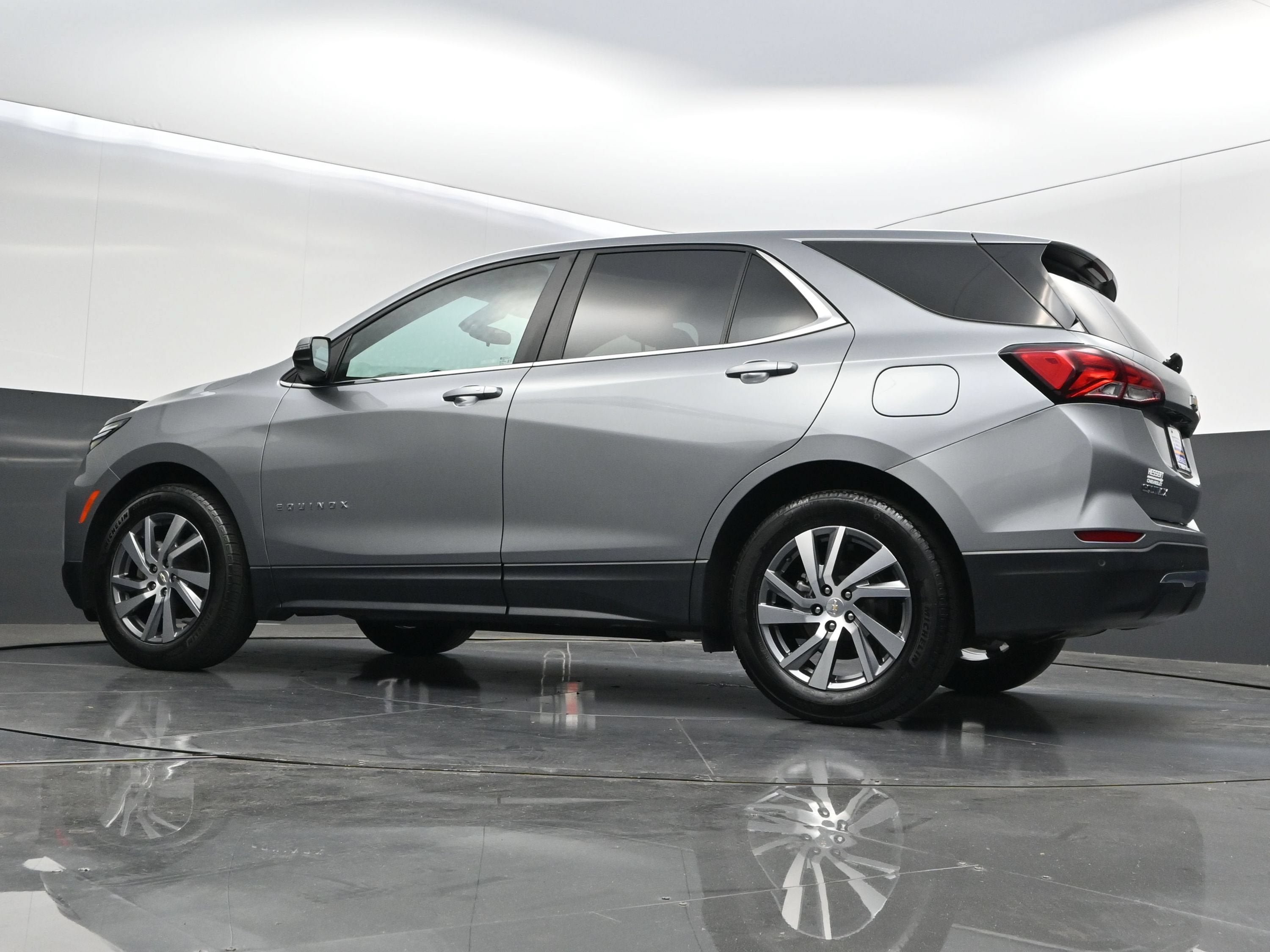 Used 2024 Chevrolet Equinox LT FWD image 39