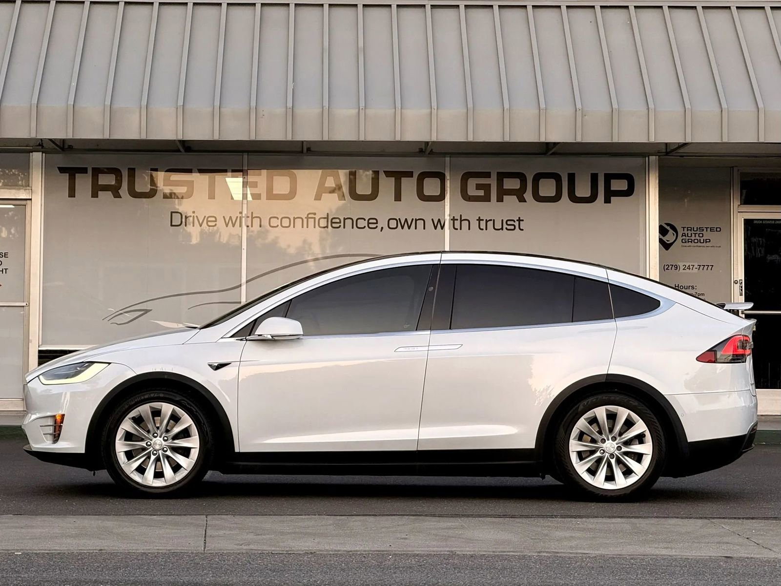 Used 2018 Tesla Model X 75D AWD/4WD image 6