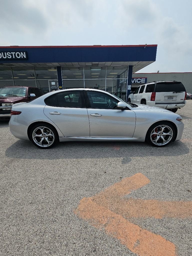 Used 2018 Alfa Romeo Giulia Ti Sport w/ Quick Order Package 22S Sport AWD/4WD image 8
