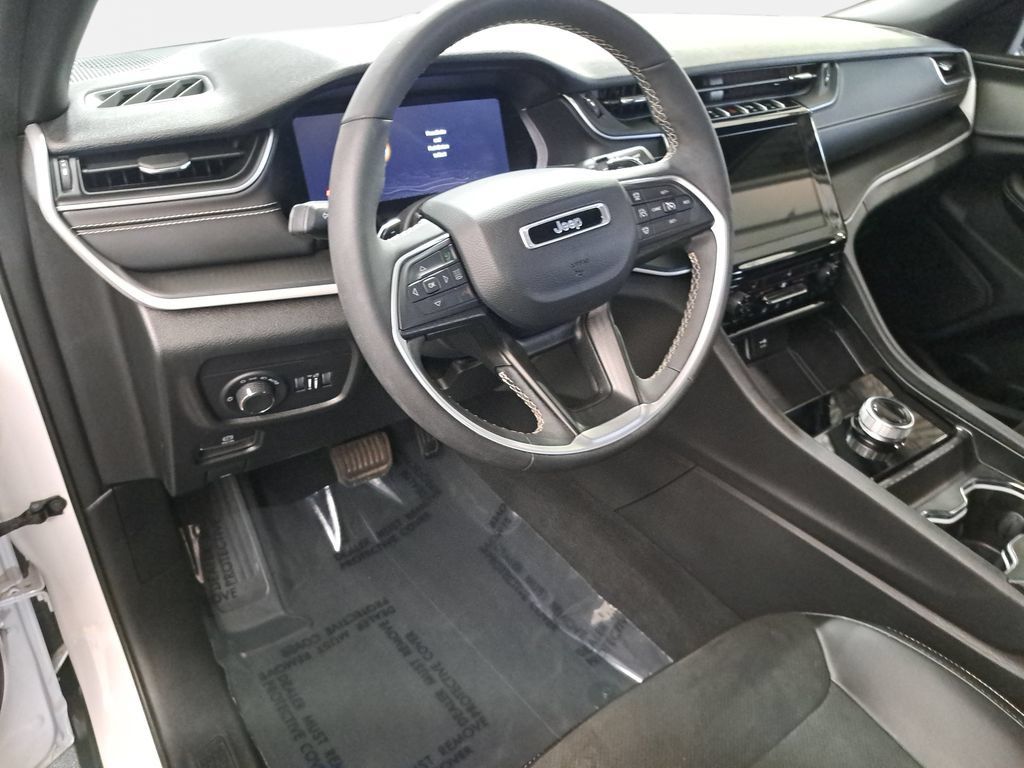 Certified 2024 Jeep Grand Cherokee Altitude AWD/4WD image 16