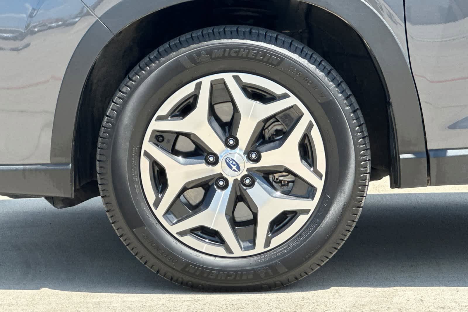 Used 2023 Subaru Forester Premium AWD/4WD image 25