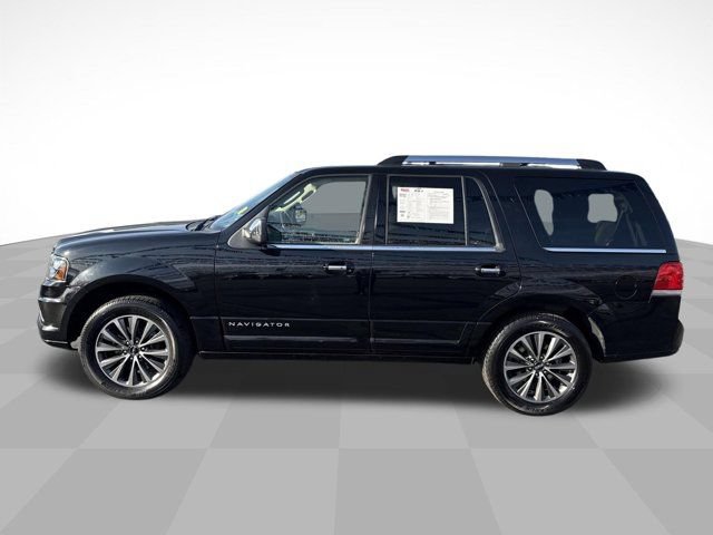 Used 2017 Lincoln Navigator Select RWD image 4