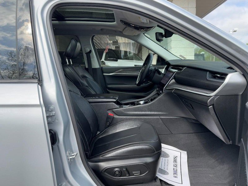 Used 2022 Jeep Grand Cherokee L Limited AWD/4WD image 17