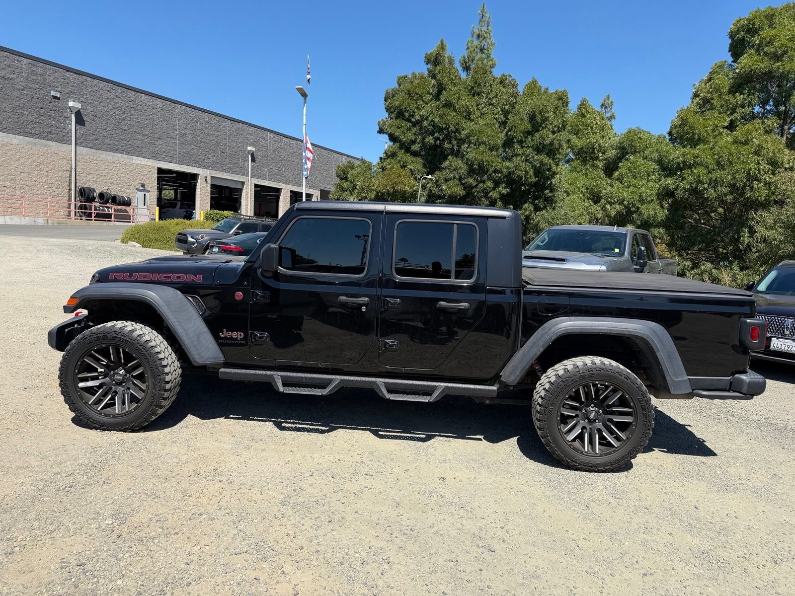 Used 2021 Jeep Gladiator Rubicon w/ Trailer Tow Package AWD/4WD image 2