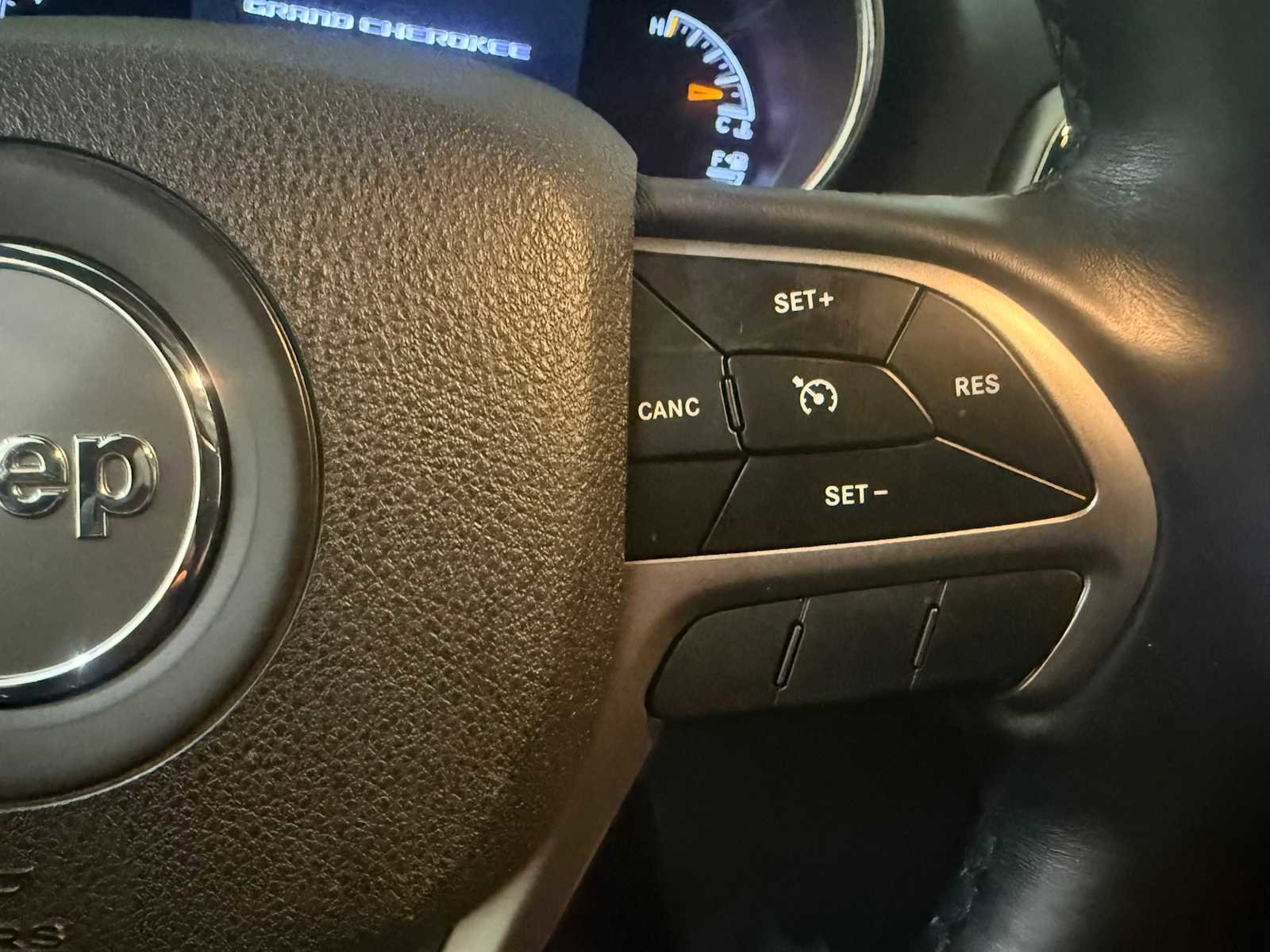 Used 2018 Jeep Grand Cherokee Limited AWD/4WD image 31