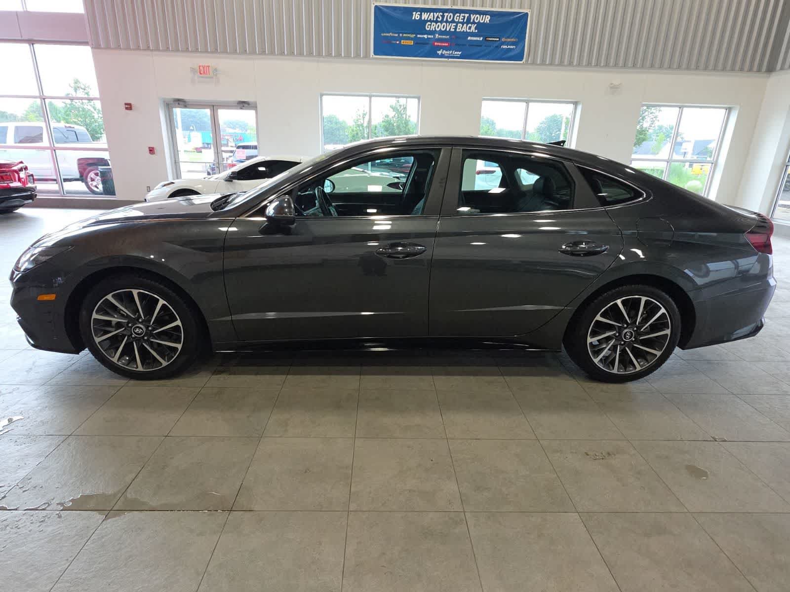 Used 2023 Hyundai Sonata Limited w/ Preferred Accessory Package FWD image 11