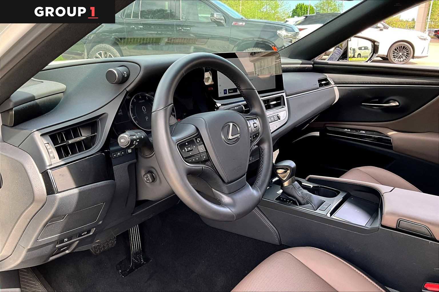 Used 2025 Lexus ES 350 w/ Premium Package image 15