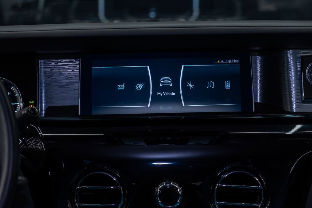 Used 2023 Rolls-Royce Phantom Sedan image 43