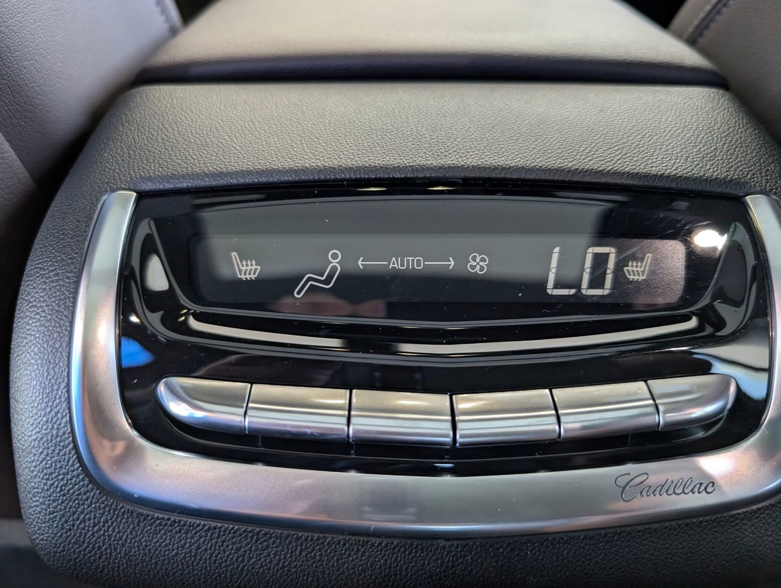 Used 2023 Cadillac XT6 Premium Luxury image 28