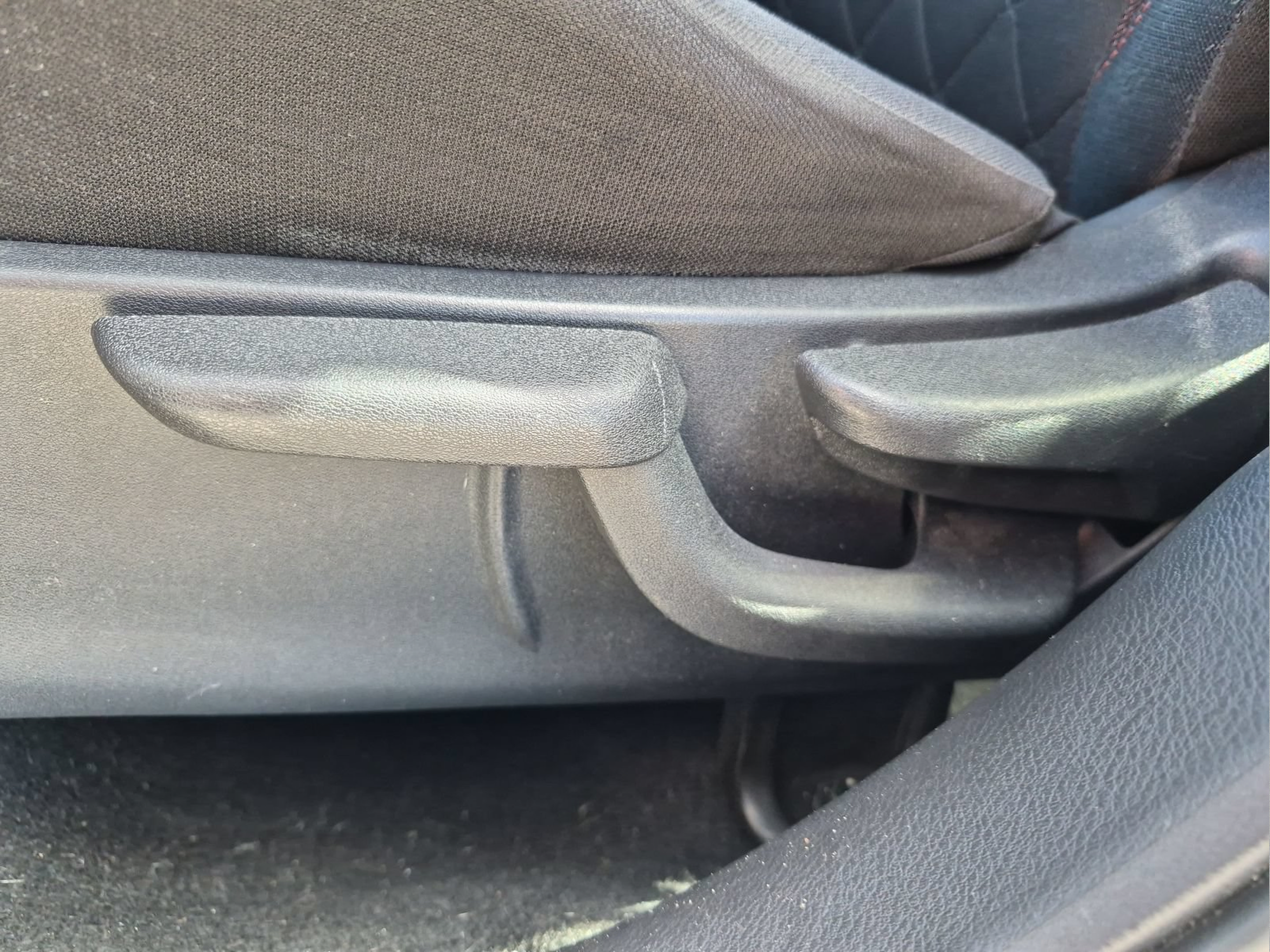 Used 2019 Nissan Kicks SR FWD image 13