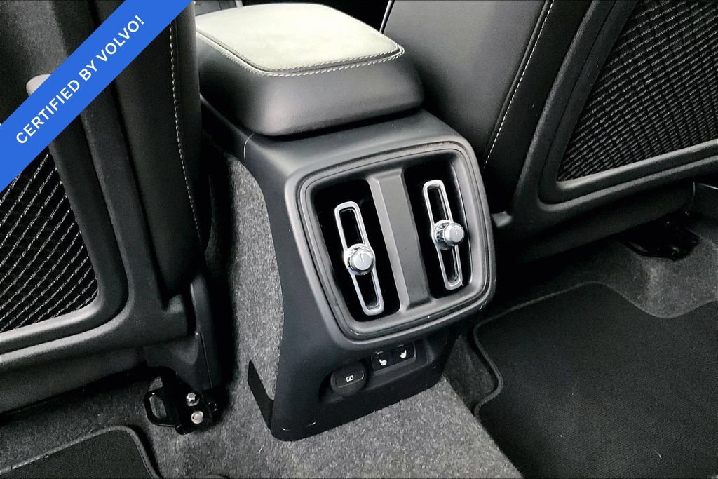 Certified 2025 Volvo XC40 B5 Plus AWD/4WD image 31