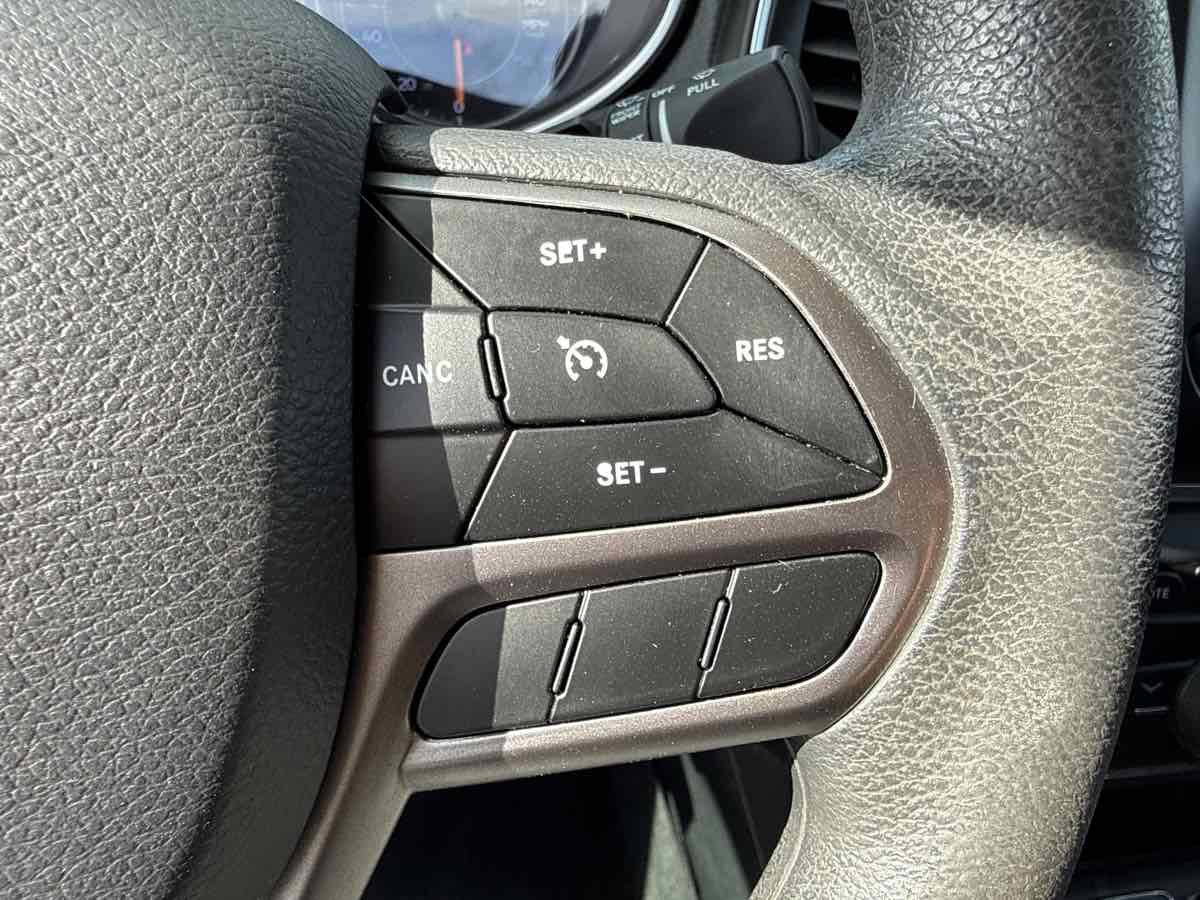 Used 2020 Jeep Cherokee Latitude FWD image 23