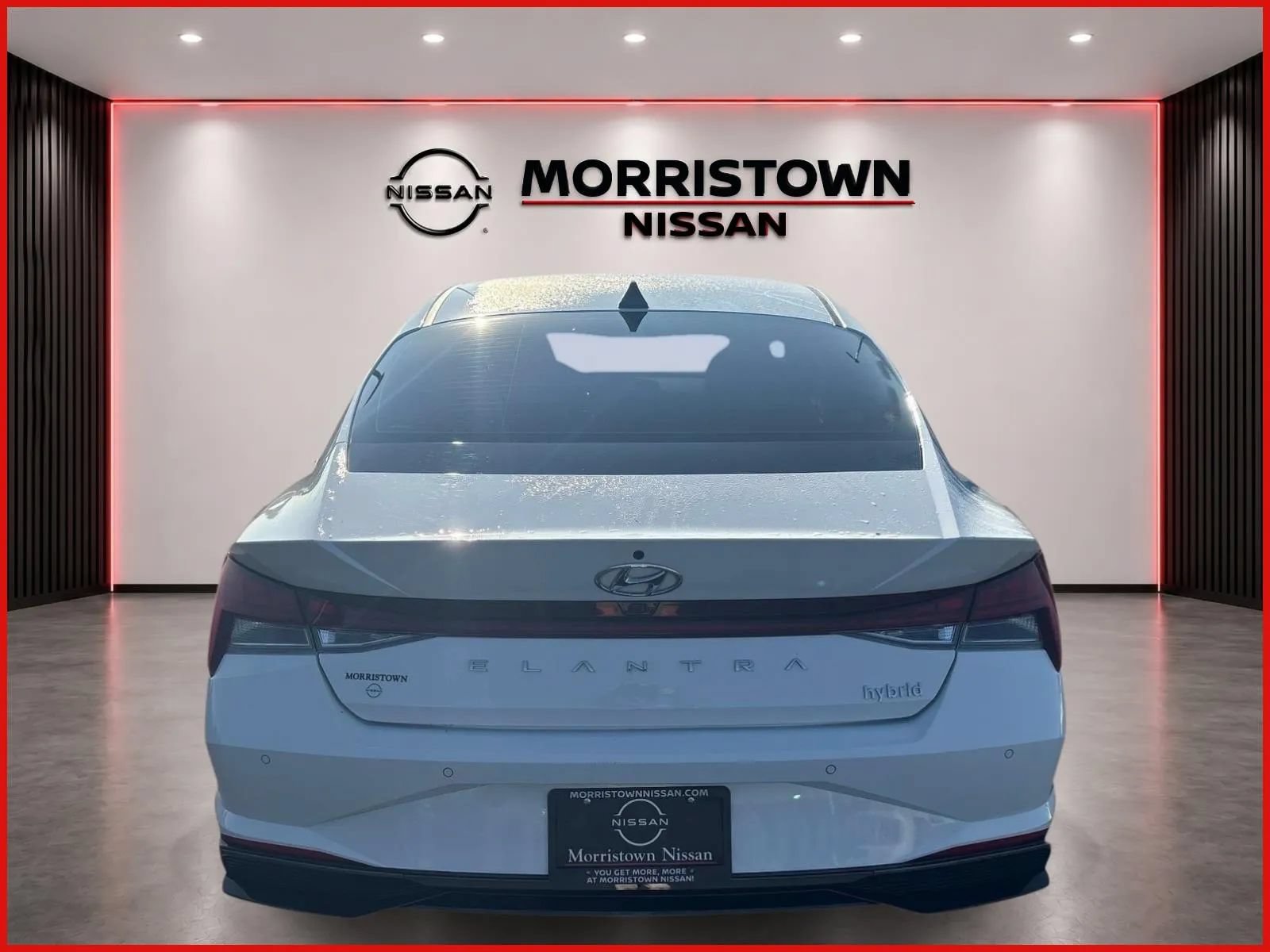 Used 2023 Hyundai Elantra Limited w/ Preferred Accessory Package FWD image 4
