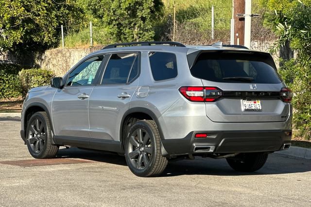Certified 2023 Honda Pilot Sport image 6