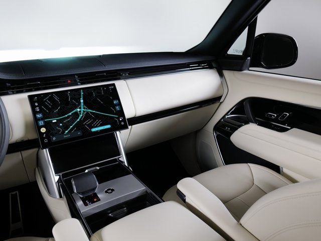 New 2026 Land Rover Range Rover Long Wheelbase SE AWD/4WD image 16