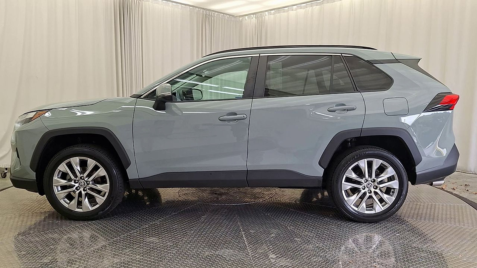 Used 2023 Toyota RAV4 XLE Premium AWD/4WD image 12