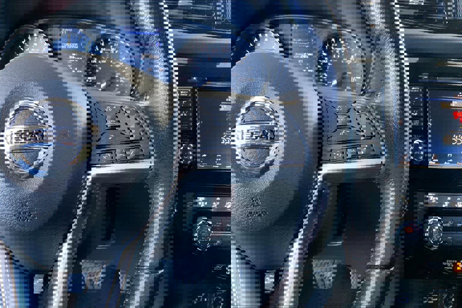 Used 2022 Nissan Rogue Sport SV image 25