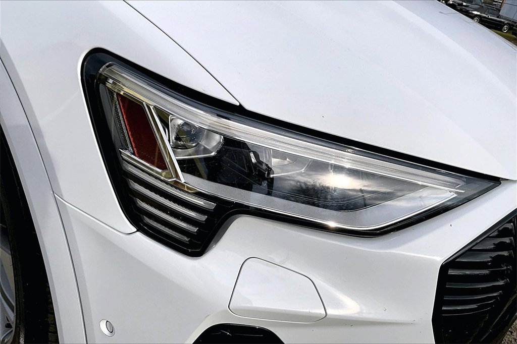 Used 2021 Audi e-tron Premium Plus w/ Premium Plus Package image 25