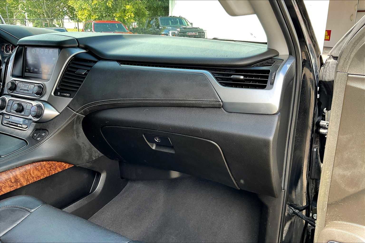Used 2019 Chevrolet Suburban Premier image 17