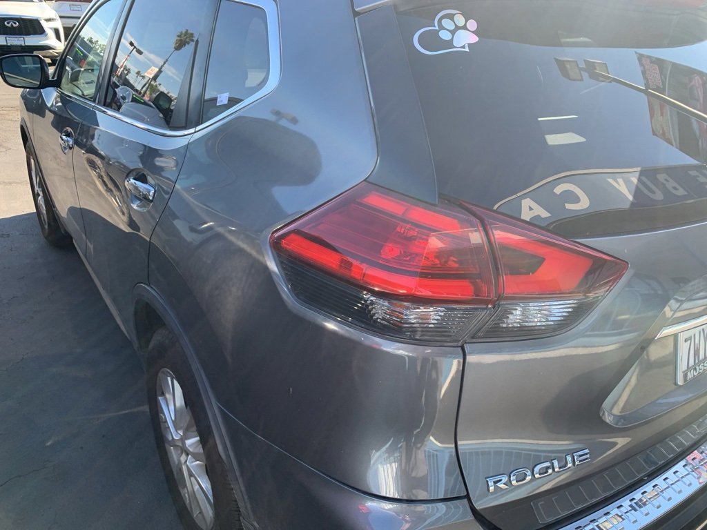 Used 2017 Nissan Rogue SV w/ Sun & Sound Touring Package image 9