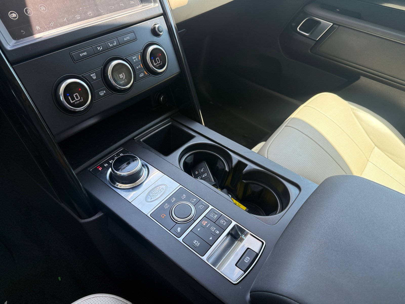 Used 2018 Land Rover Discovery SE AWD/4WD image 13