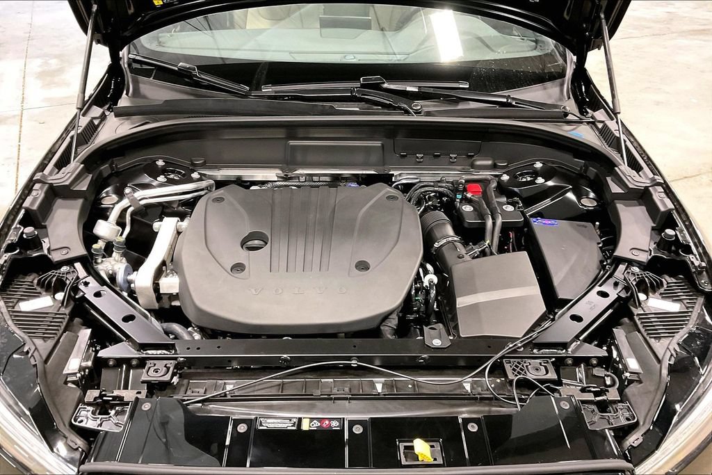 New 2027 Volvo XC60 B5 Plus AWD/4WD image 12