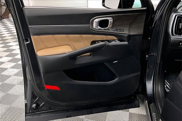 Used 2024 Kia Sorento SX Prestige w/ Olive Brown Leather Package image 18